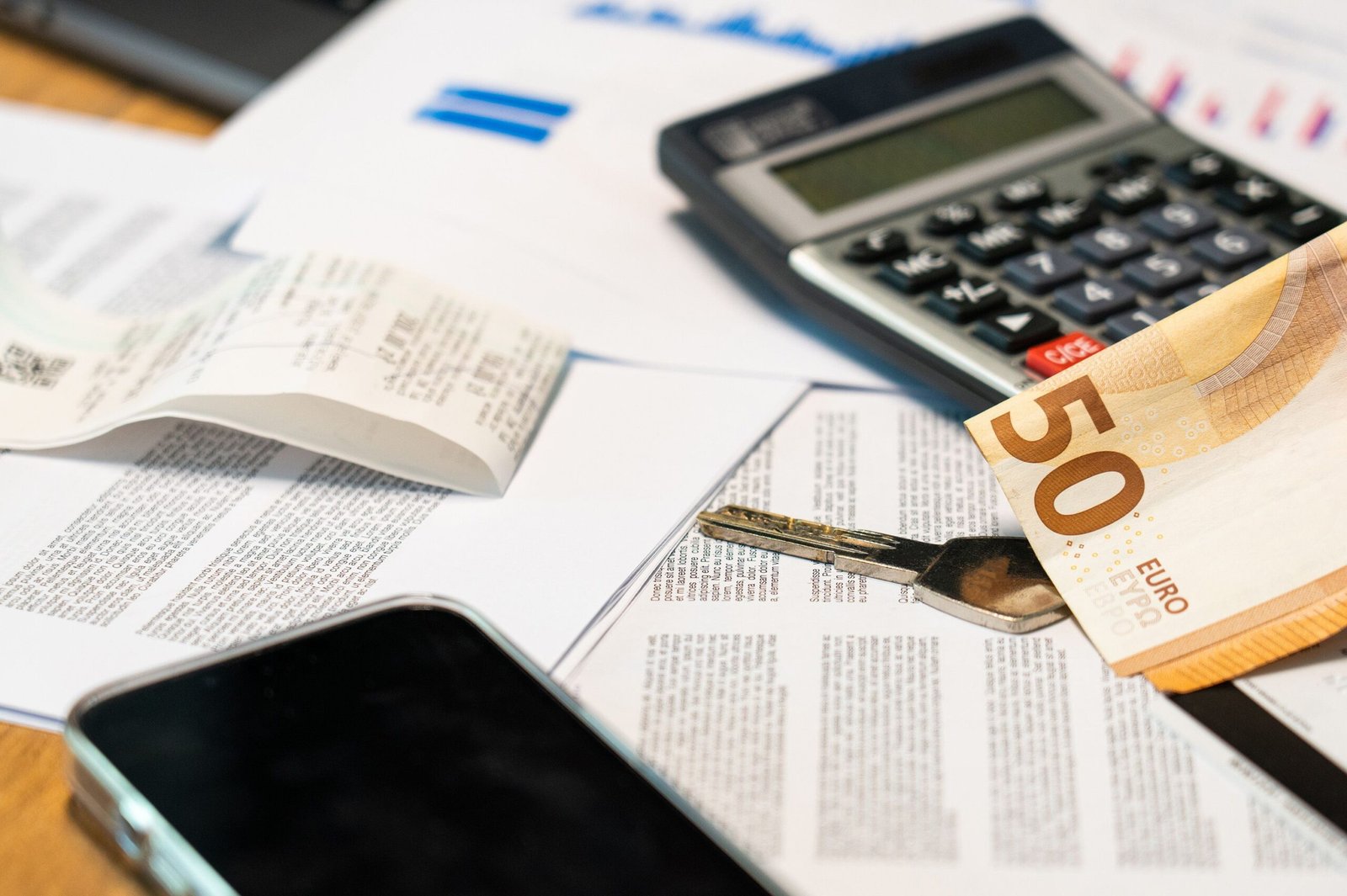 Athlete planning a monthly budget with training expenses, nutrition costs, and savings to support long-term financial goals and sports performance