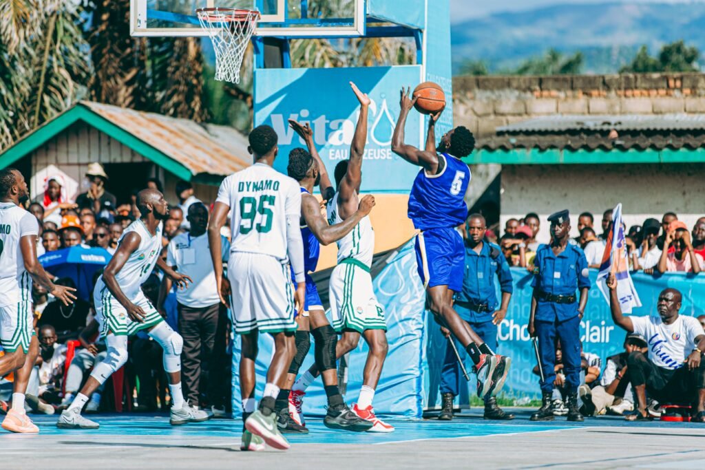 La Familia, the Kentucky alumni team, reached the championship after winning the Alumni Championship against JHX Hoops.