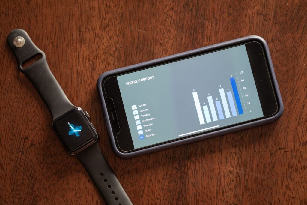 Smartwatch tracking heart rate during exercise