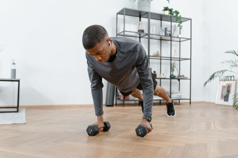 Fitnessübungen zu Hause: effektiv trainieren ohne Geräte