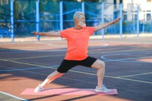 Fitness après 50 ans avec exercices de renforcement et mobilité